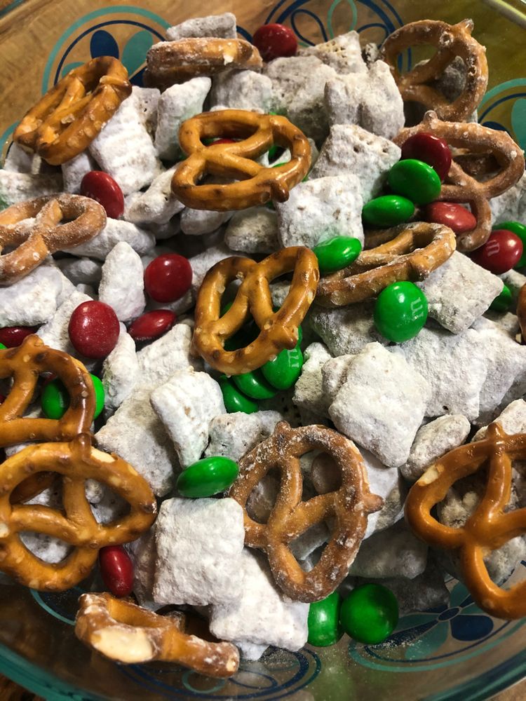 CHRISTMAS PUPPY CHOW