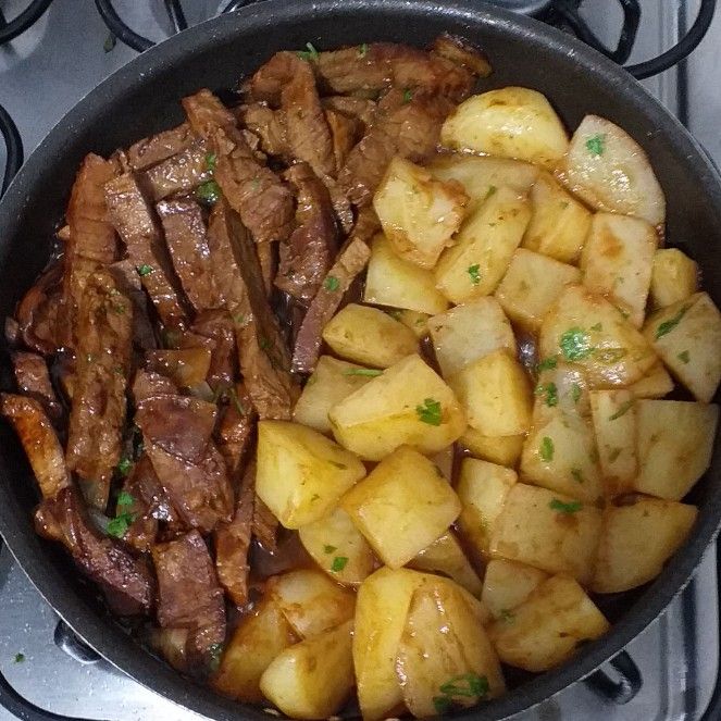 Whole30 Garlic Butter Steak and Potatoes Skillet l Joyful Healthy Eats