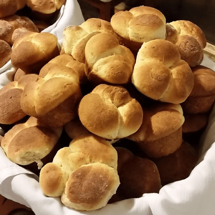 The Softest Cloverleaf Dinner Rolls (VIDEO) 