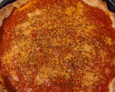 HOMEMADE CHICAGO STYLE DEEP DISH PIZZA
