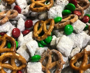 CHRISTMAS PUPPY CHOW